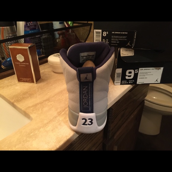 Jordan 12 University Blue - Picture 2 of 3